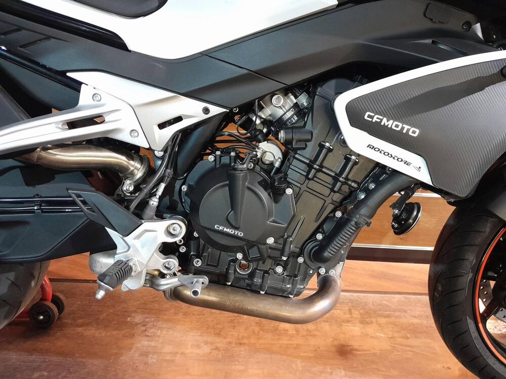 CFMOTO 800NK Advanced (2023 - 26) (15)