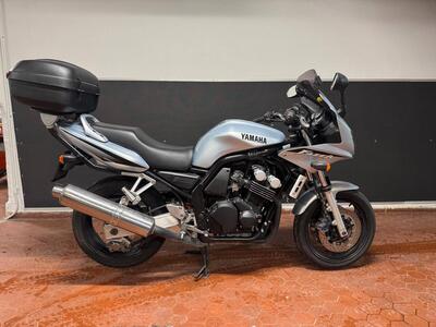 Yamaha FZS 600 Fazer (2002 - 03) usata