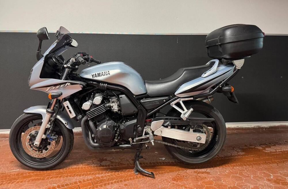 Yamaha FZS 600 Fazer (2002 - 03) (2)