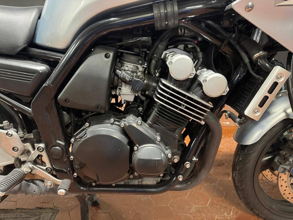 Yamaha FZS 600 Fazer (2002 - 03) (11)