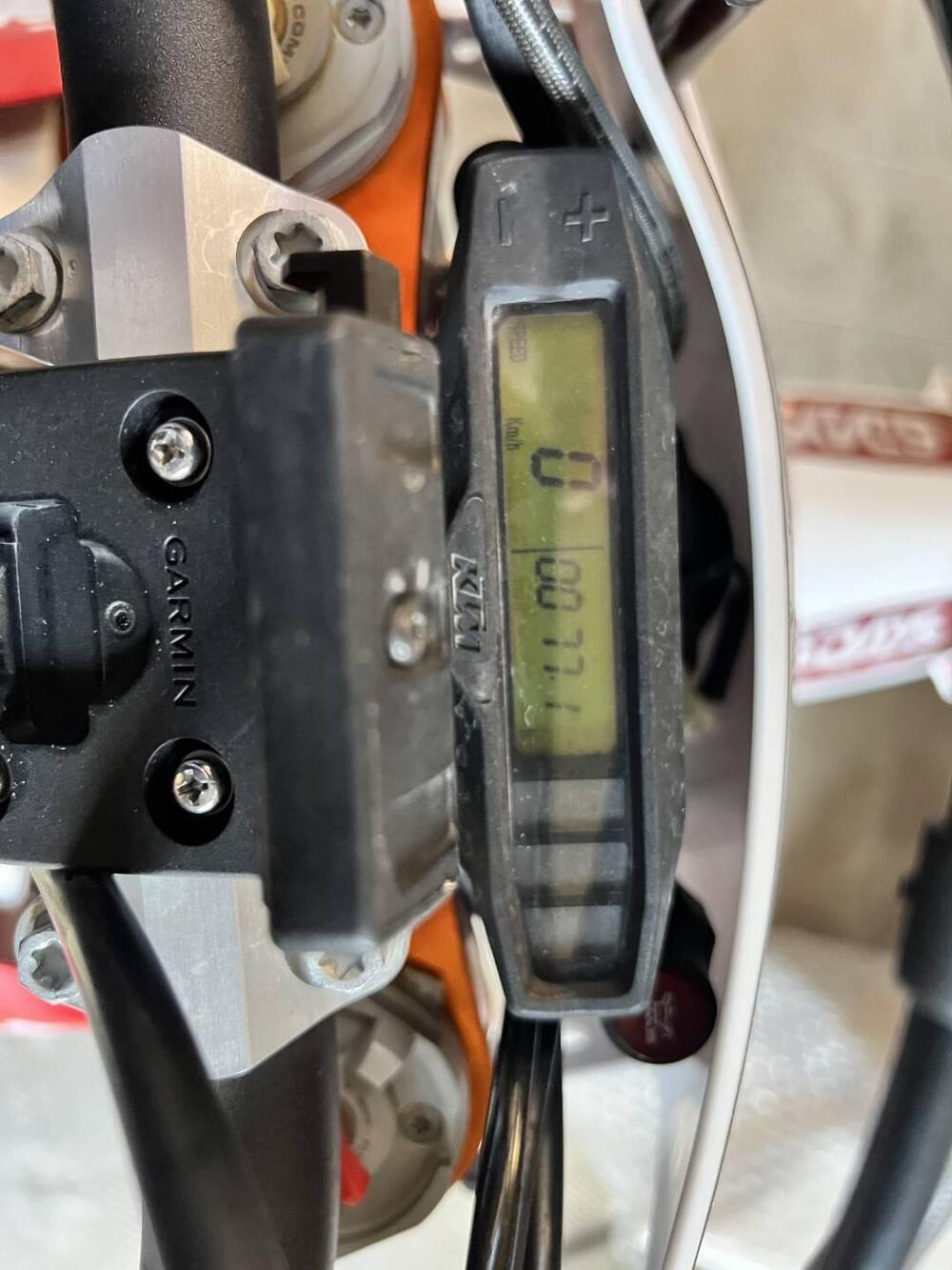 KTM 300 EXC TPI Six Days (2023) (4)