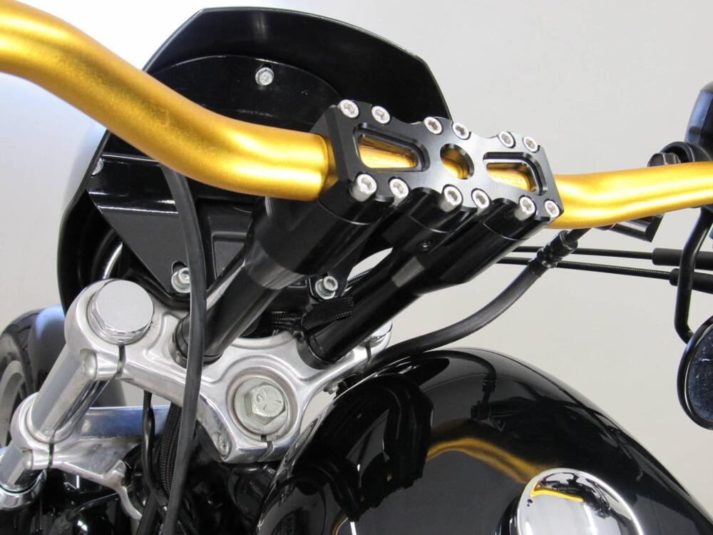 Harley-Davidson 883 R (2008 - 16) - XL 883R (17)