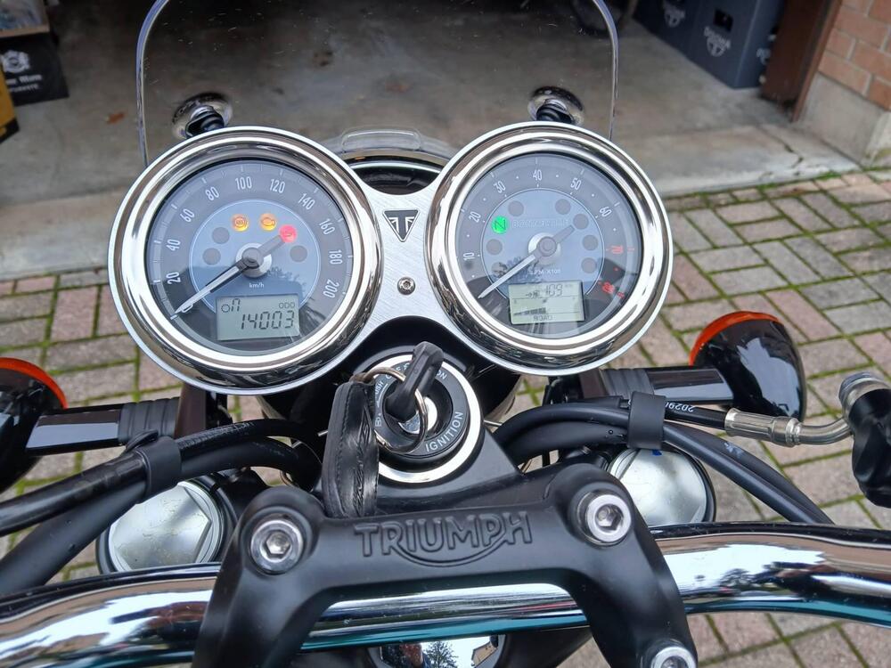 Triumph Bonneville T100 Stealth Edition (2024) (4)