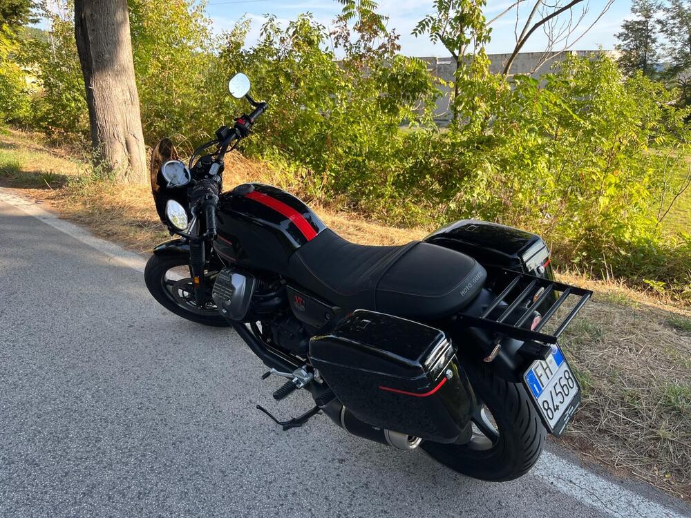 Moto Guzzi V7 Stone Special Edition (2022 - 25)