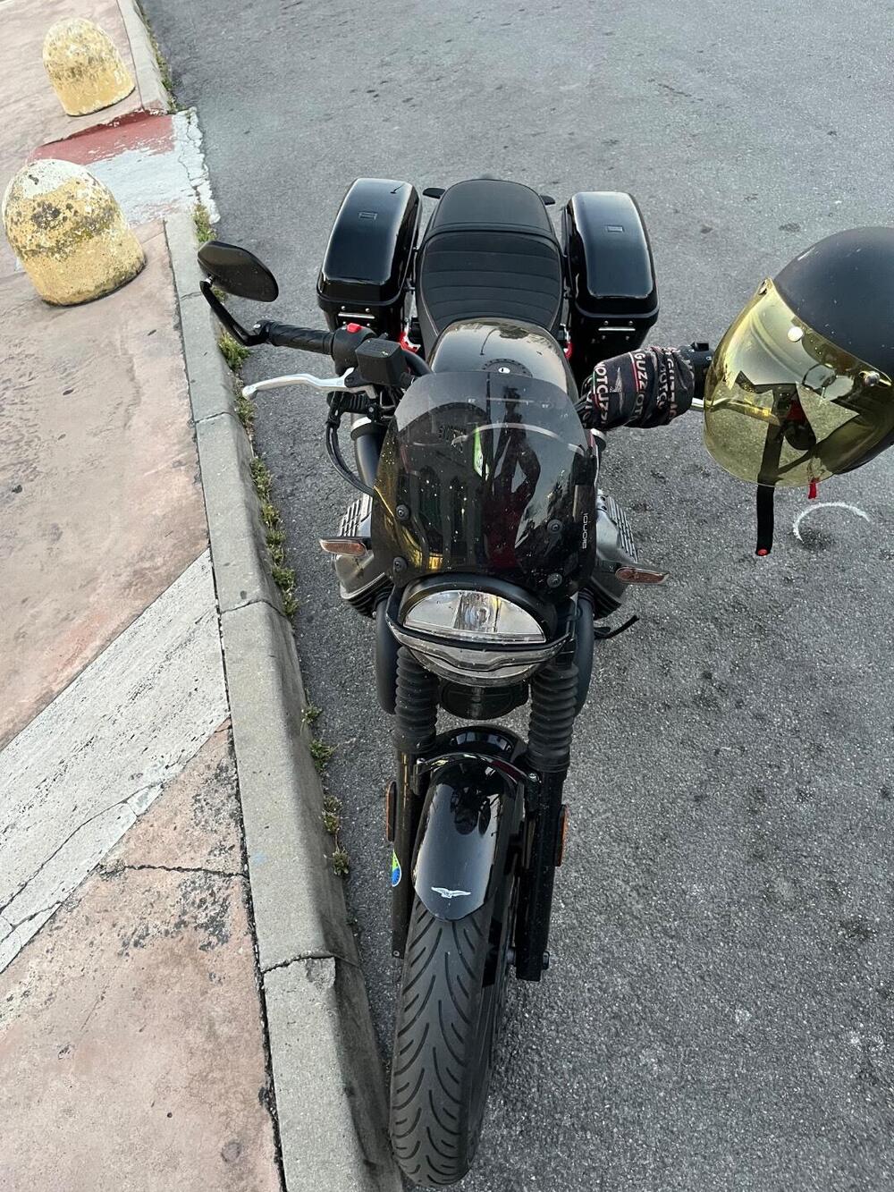 Moto Guzzi V7 Stone Special Edition (2022 - 25) (10)