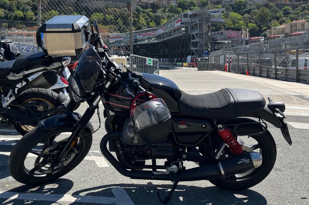 Moto Guzzi V7 Stone Special Edition (2022 - 25) (11)