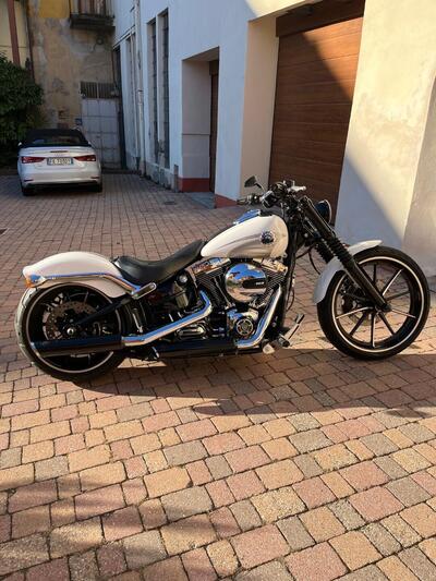 Harley-Davidson 1690 Breakout (2013 - 17) - FXSB usata