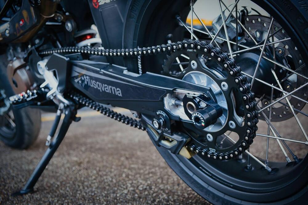 Husqvarna 701 Supermoto (2022) (6)