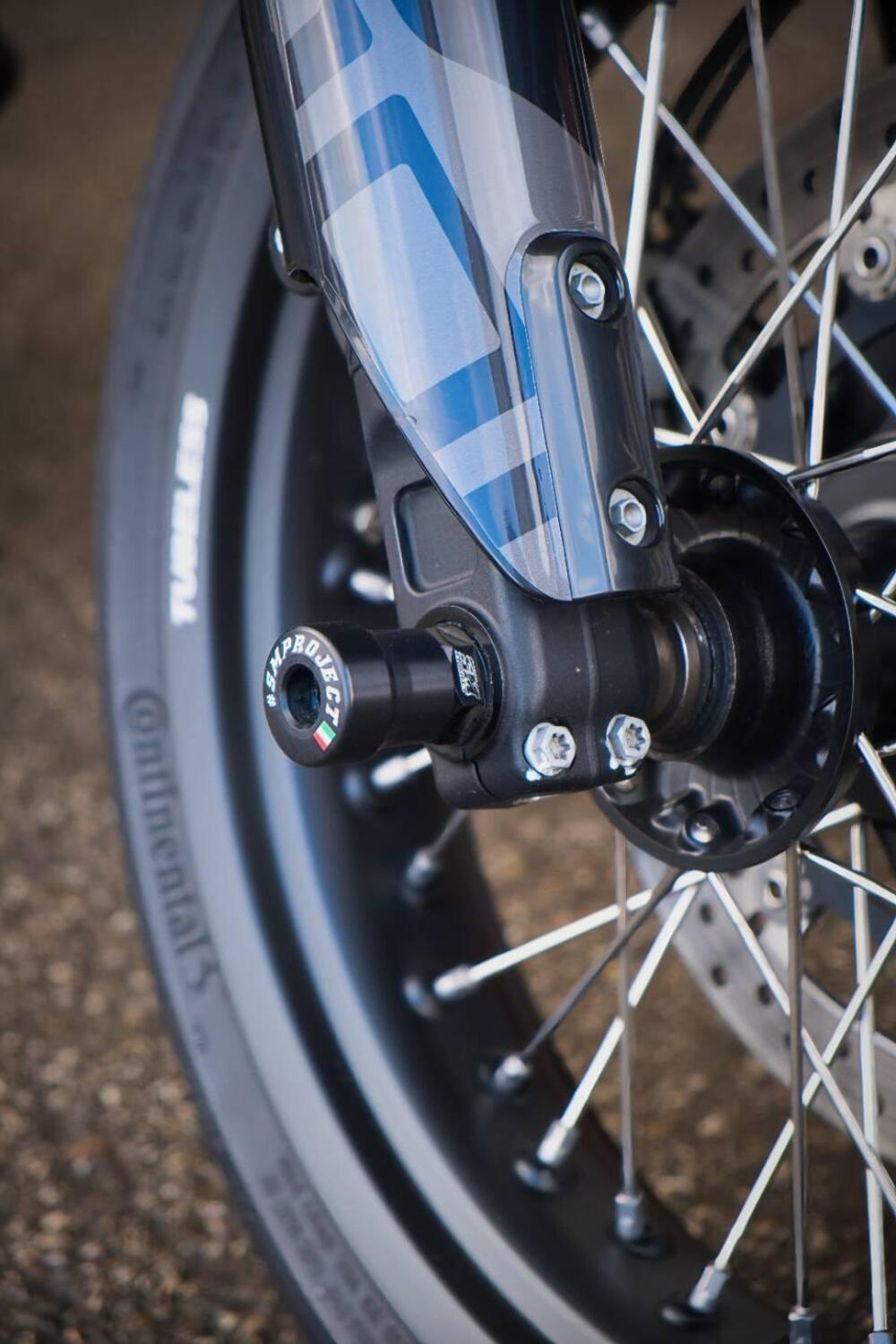 Husqvarna 701 Supermoto (2022) (11)