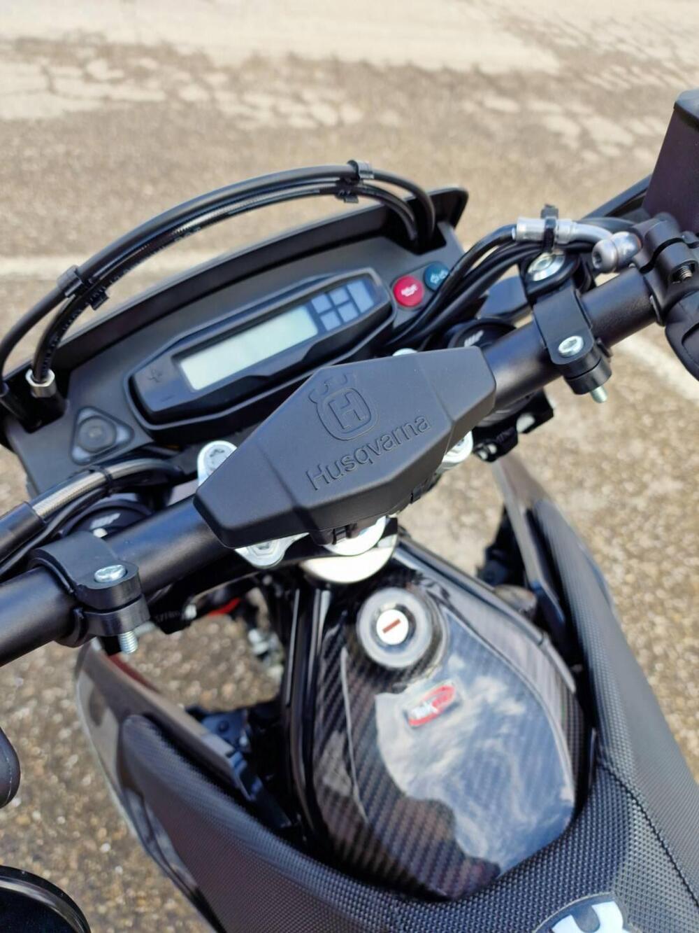 Husqvarna 701 Supermoto (2022) (12)