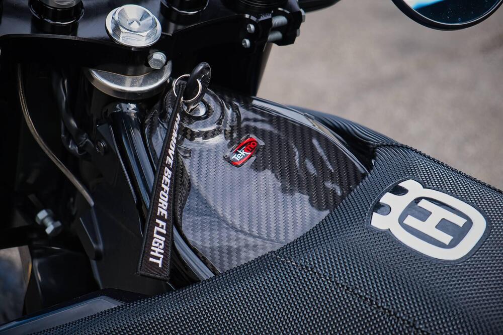 Husqvarna 701 Supermoto (2022) (13)