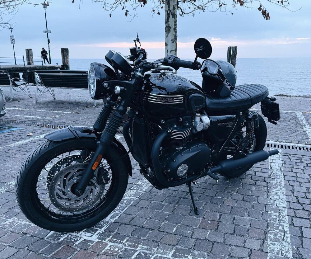 Triumph Bonneville T120 Black (2021 - 25) (3)