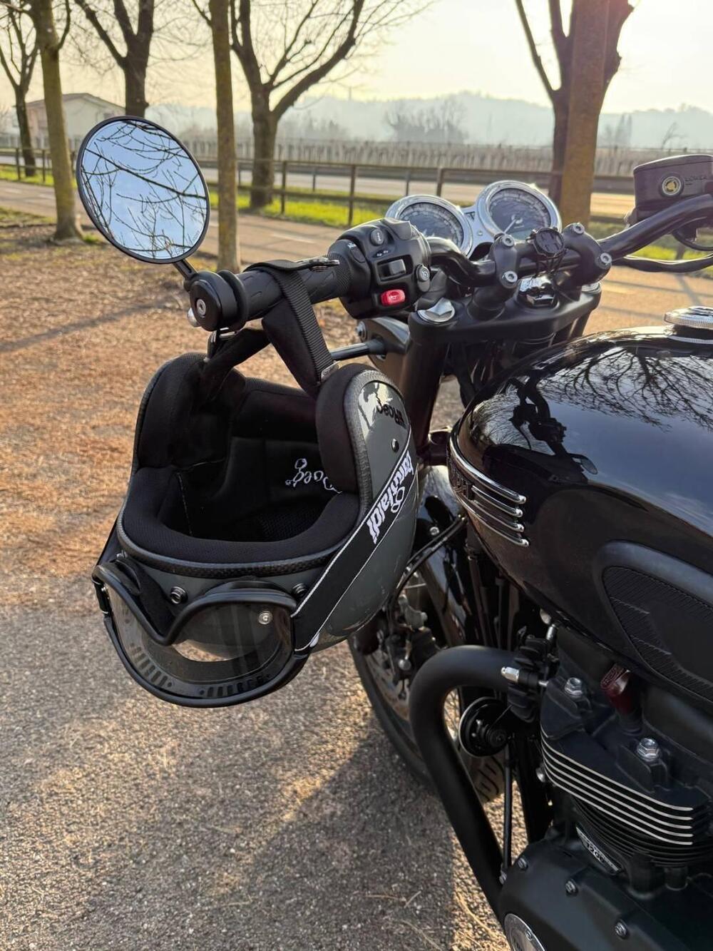 Triumph Bonneville T120 Black (2021 - 25) (4)