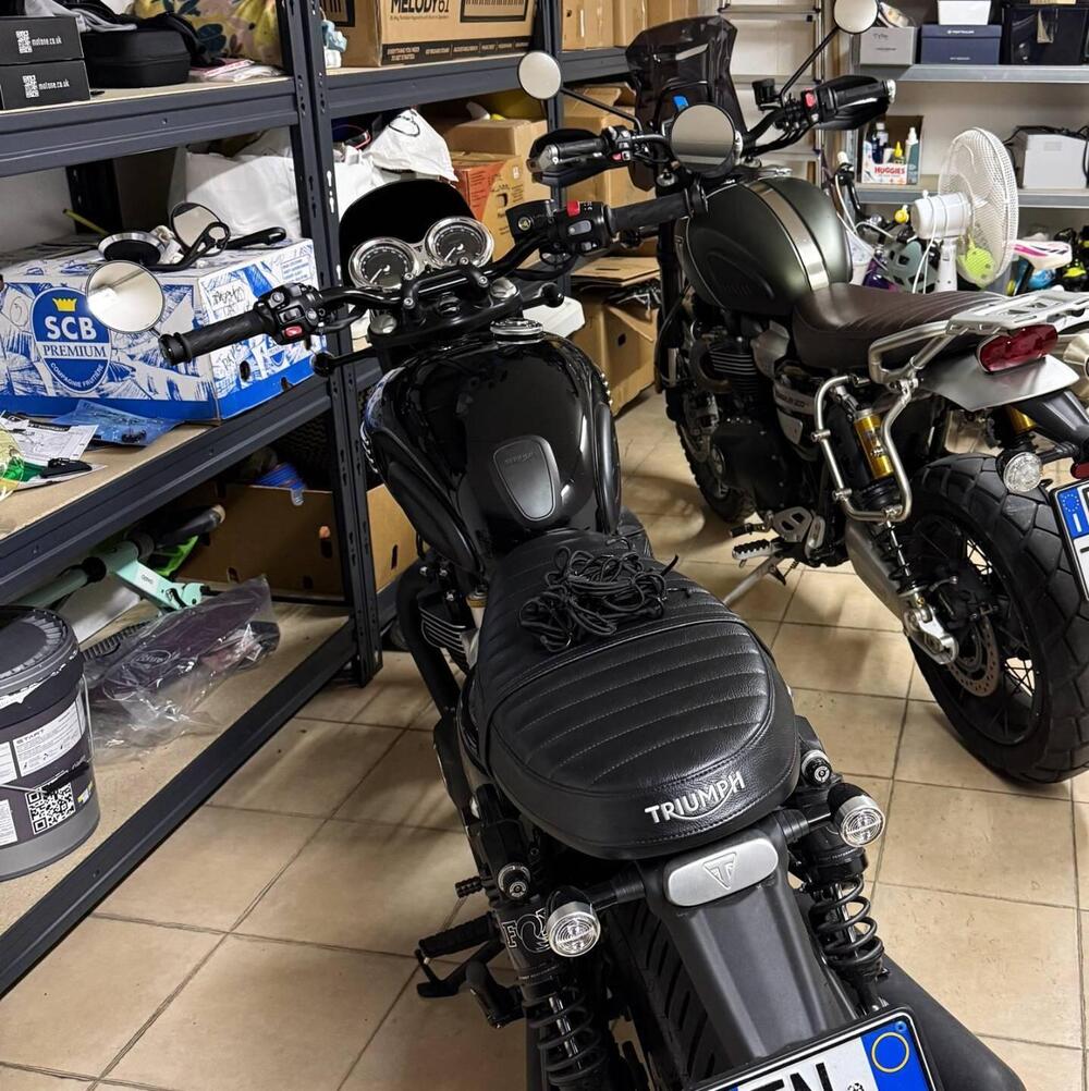 Triumph Bonneville T120 Black (2021 - 25) (5)