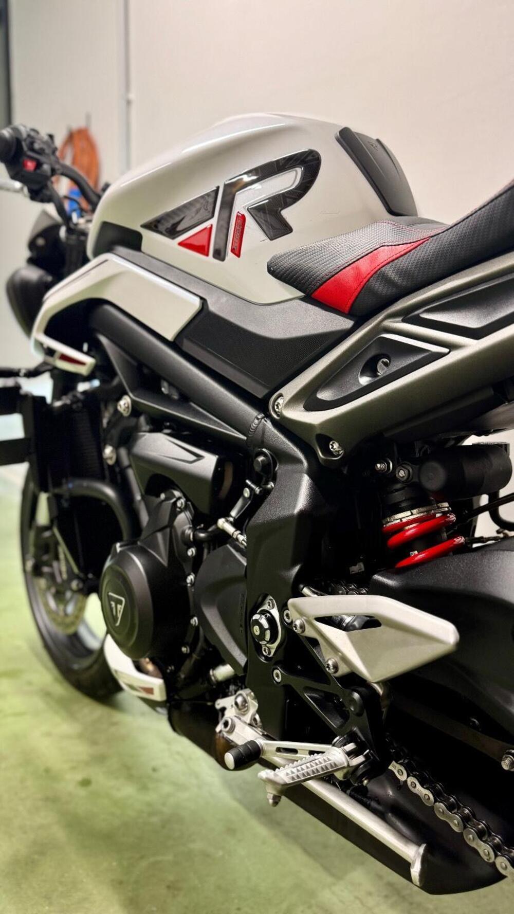 Triumph Street Triple 765 R (2023 - 26) (8)