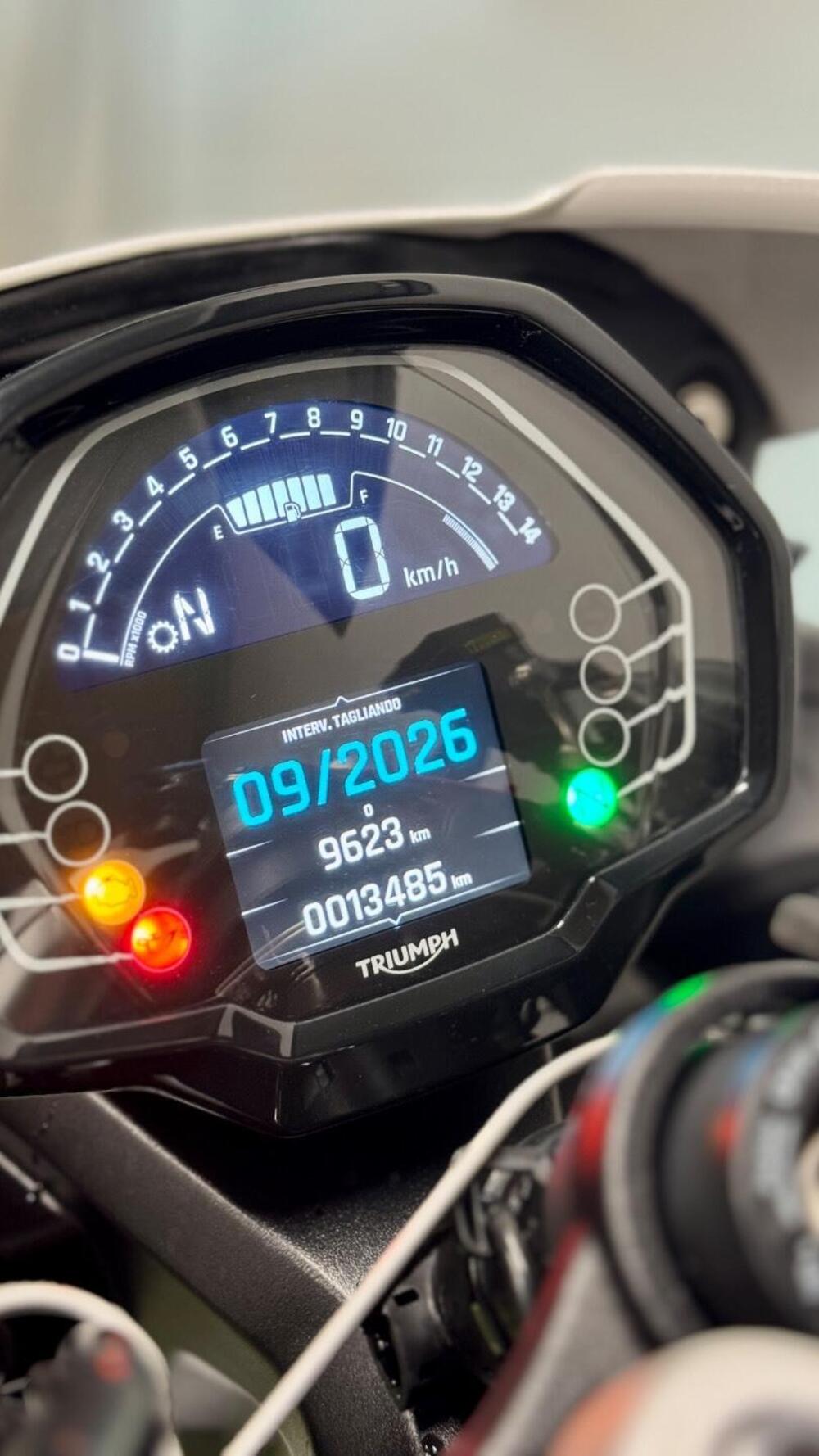 Triumph Street Triple 765 R (2023 - 26) (9)