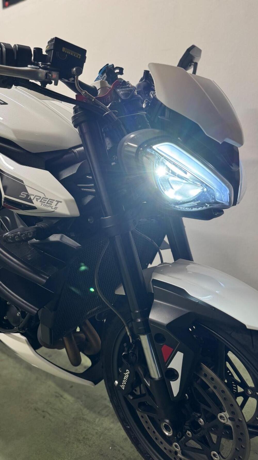 Triumph Street Triple 765 R (2023 - 26) (16)