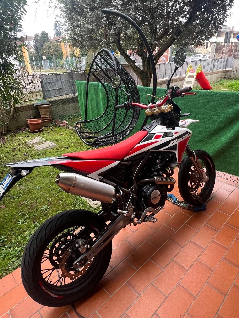 Fantic Motor Motard 125 Performance 4t (2020) (2)