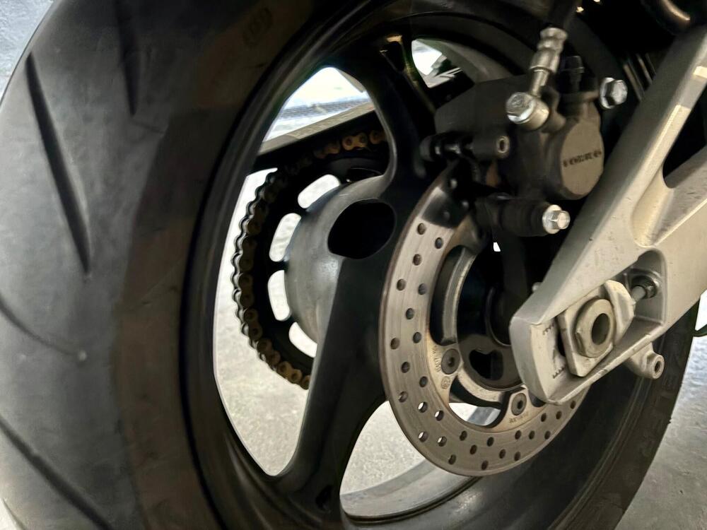 Suzuki GSR 600 (2006 - 11) (3)