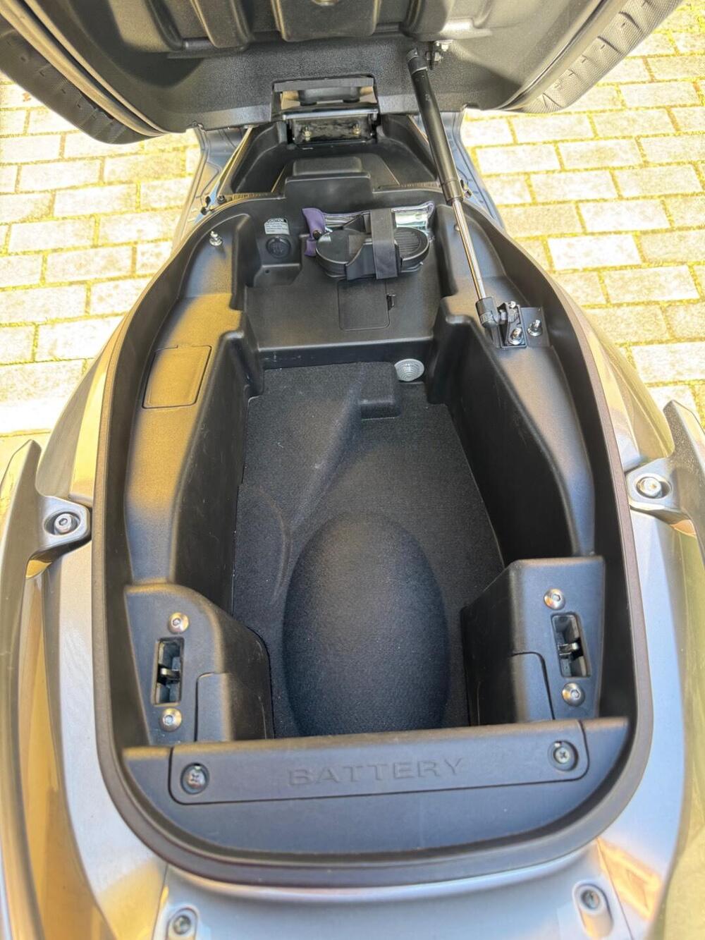 Kymco Xciting 300i R (2007 - 14) (5)