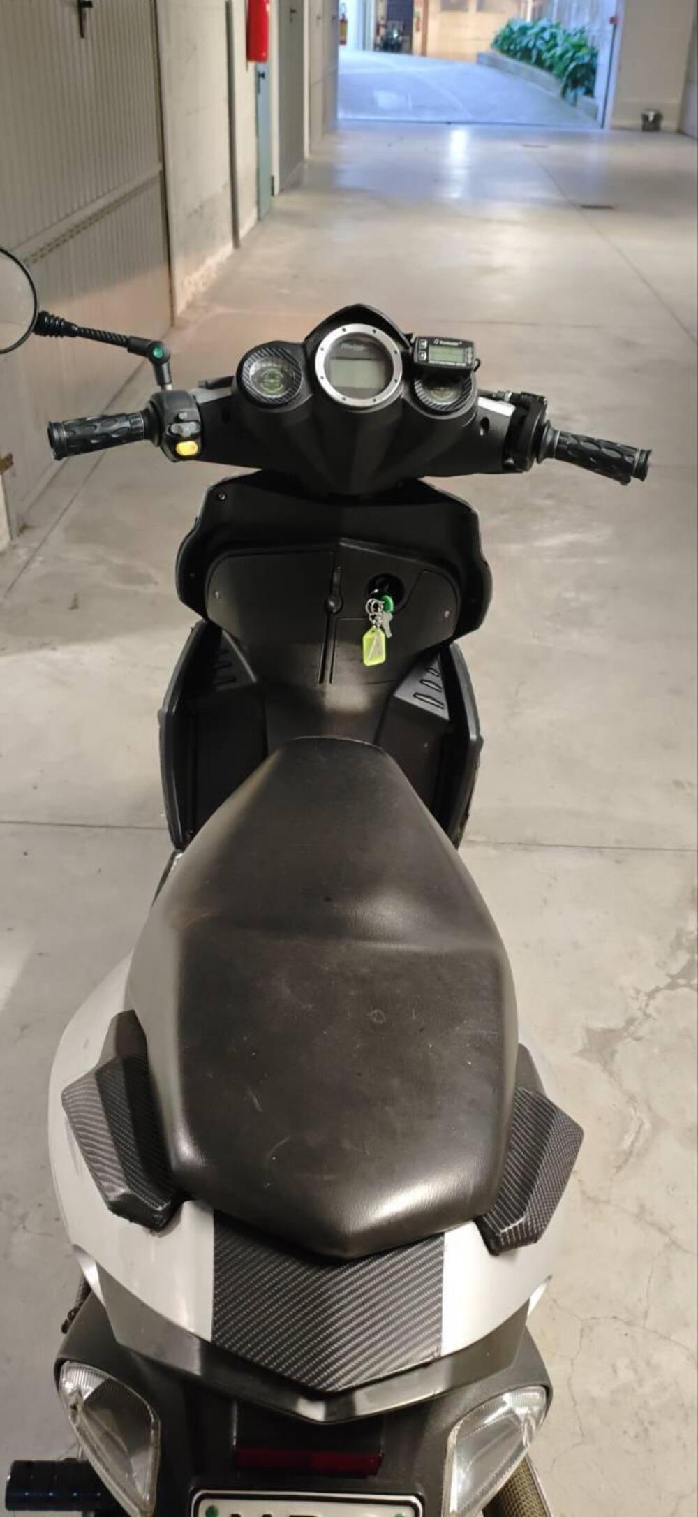 Malaguti F12 Phantom 50 R Liquid Cooled (2008 - 11) (3)