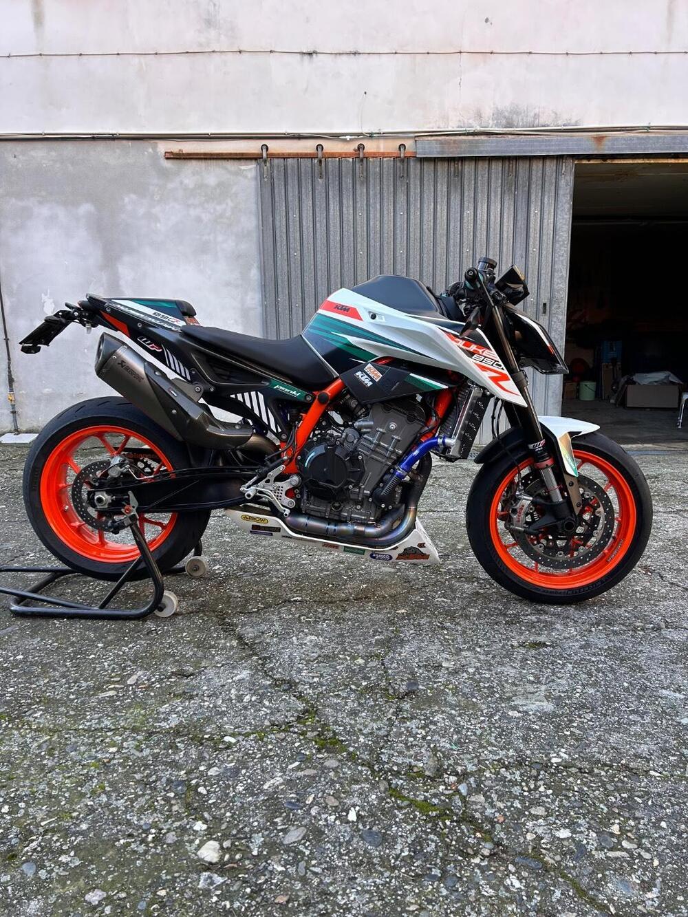 KTM 890 Duke R (2021)