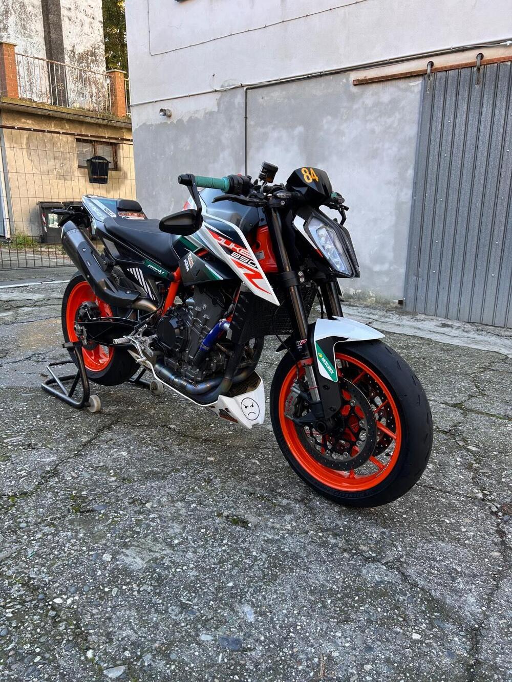 KTM 890 Duke R (2021) (6)