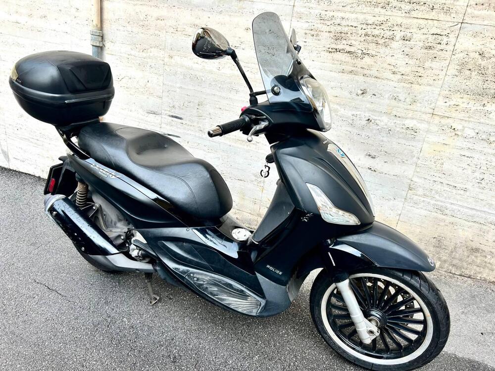 Piaggio Beverly 300 i.e. Police ABS-ASR (2017 - 20) (2)