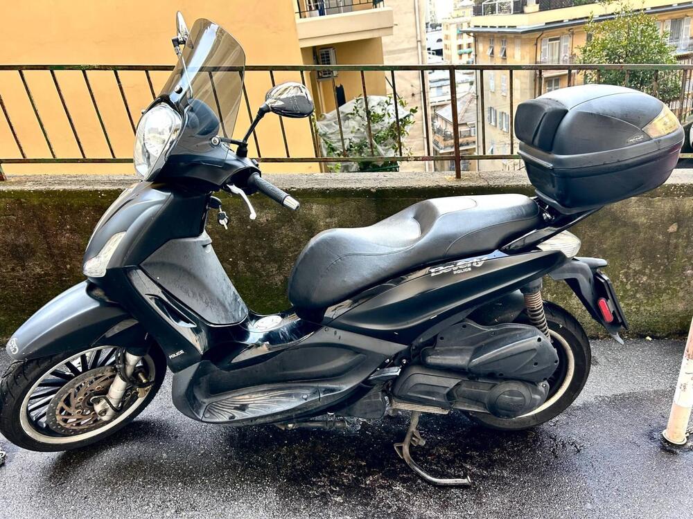 Piaggio Beverly 300 i.e. Police ABS-ASR (2017 - 20) (4)