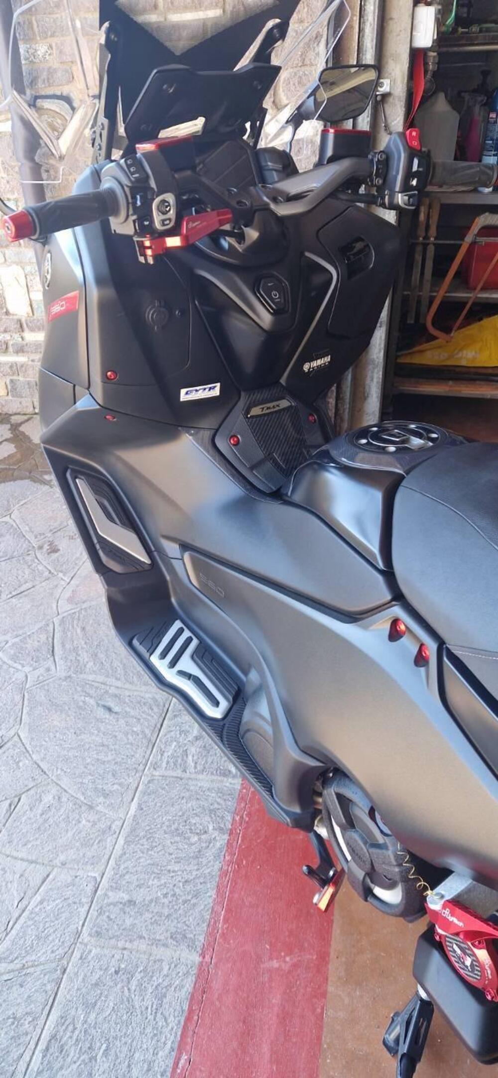 Yamaha T-Max 560 (2022 - 24) (8)