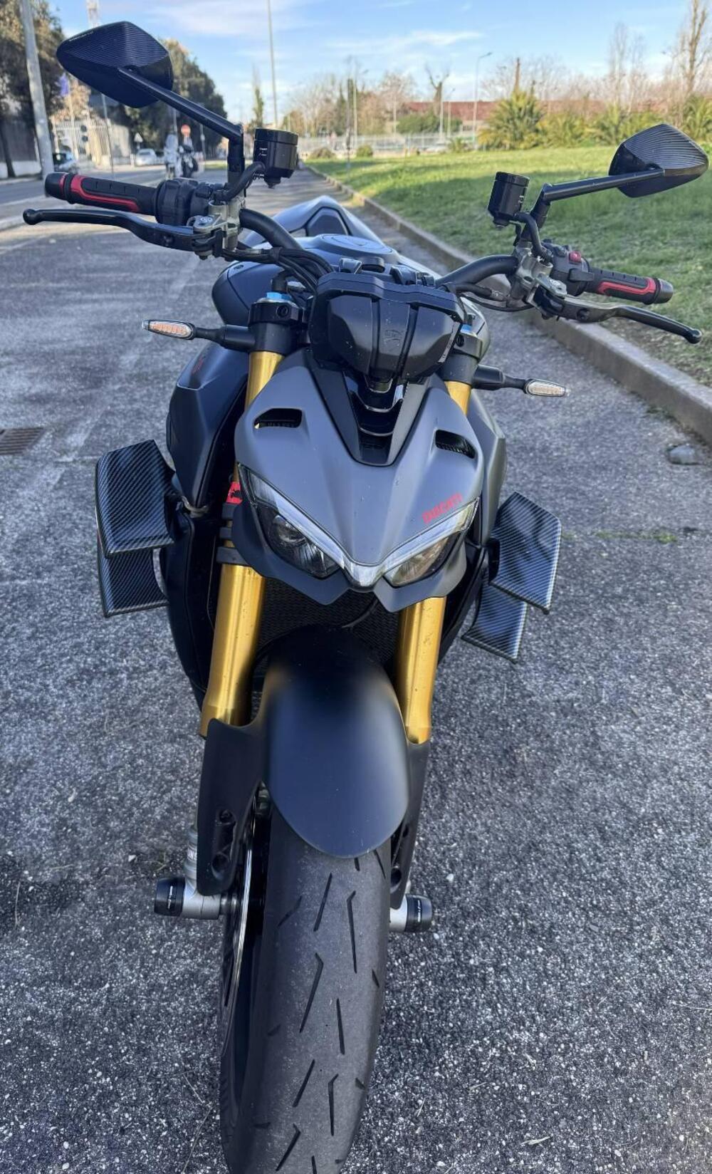 Ducati Streetfighter V4 S (2023 - 24) (2)