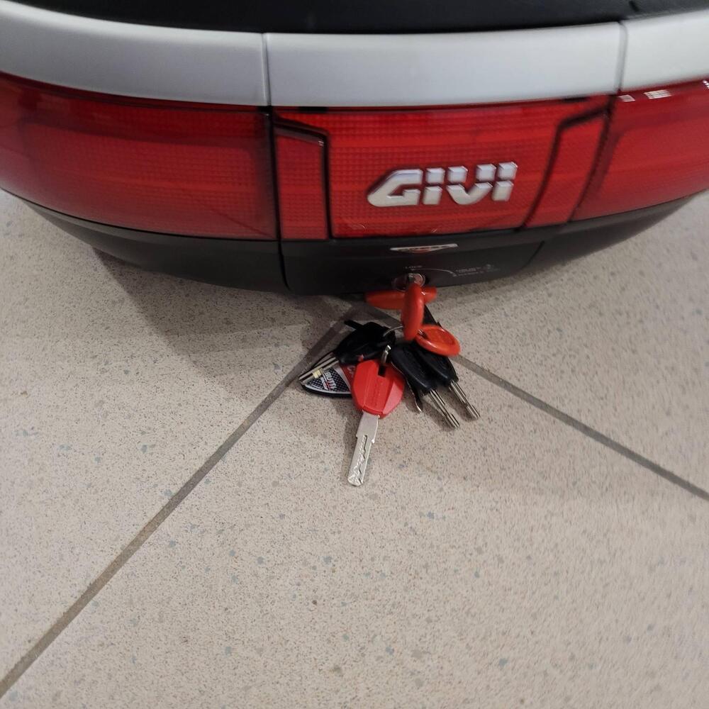 Bauletto moto Givi (8)