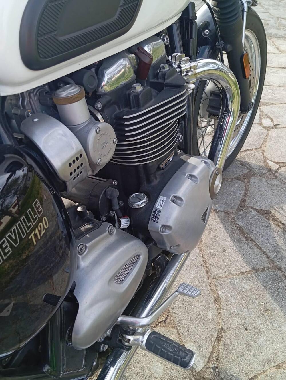 Triumph Bonneville T120 (2021 - 25) (5)