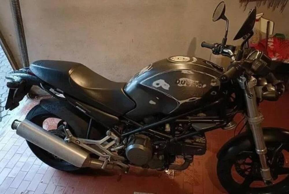 Ducati Monster 600 Dark (1998 - 01) (4)