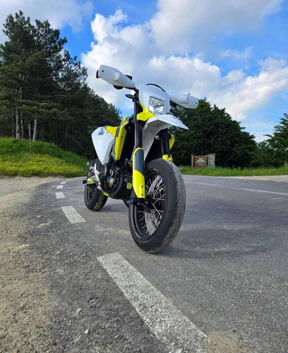 Husqvarna 701 Supermoto (2022) (4)