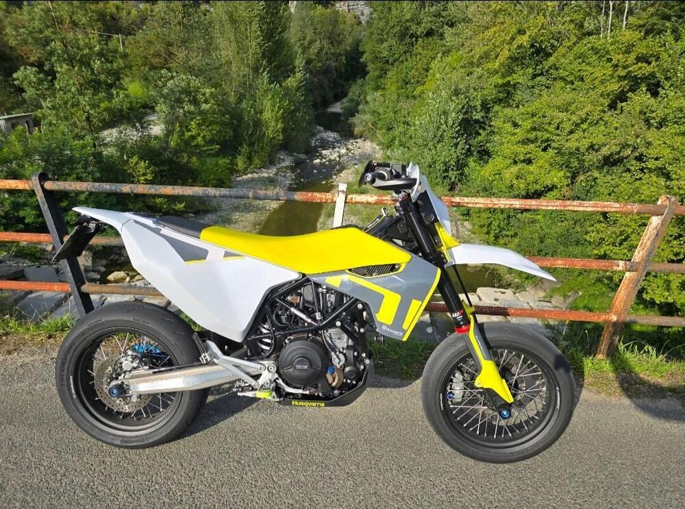 Husqvarna 701 Supermoto (2022) (5)