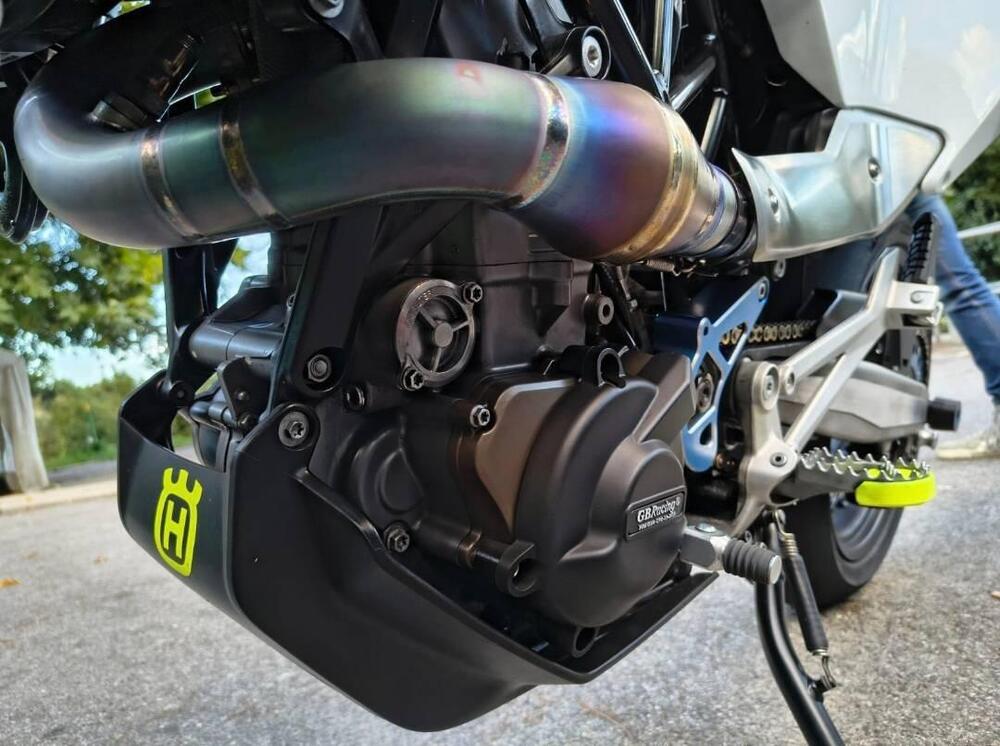 Husqvarna 701 Supermoto (2022) (8)