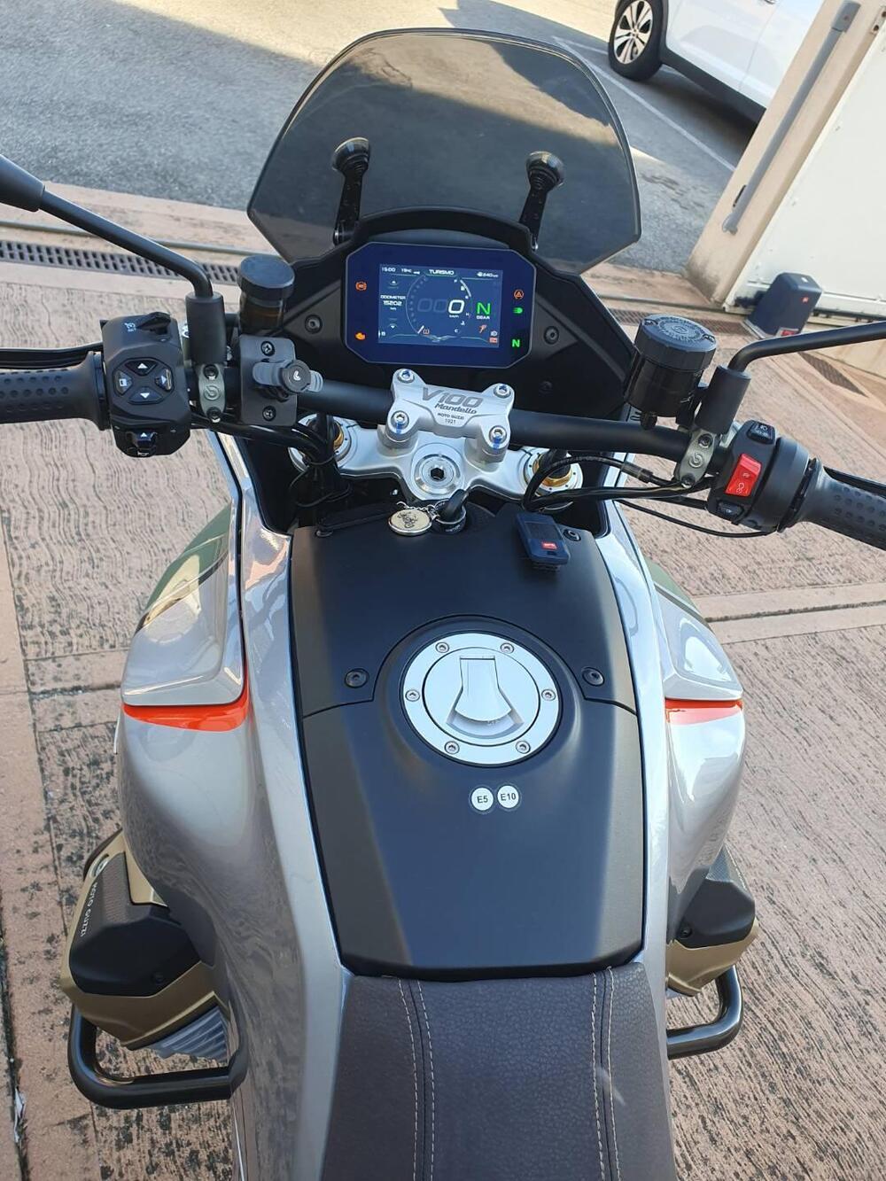 Moto Guzzi V100 Mandello S (2022 - 24) (9)