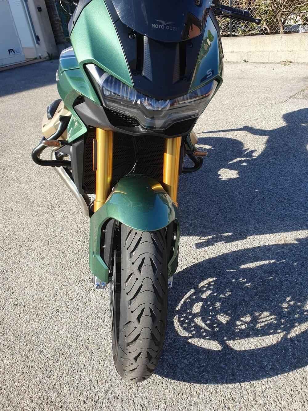 Moto Guzzi V100 Mandello S (2022 - 24) (13)