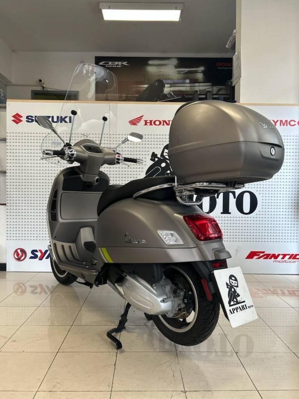 Vespa GTS 300 Super Tech (2023 - 24) (5)