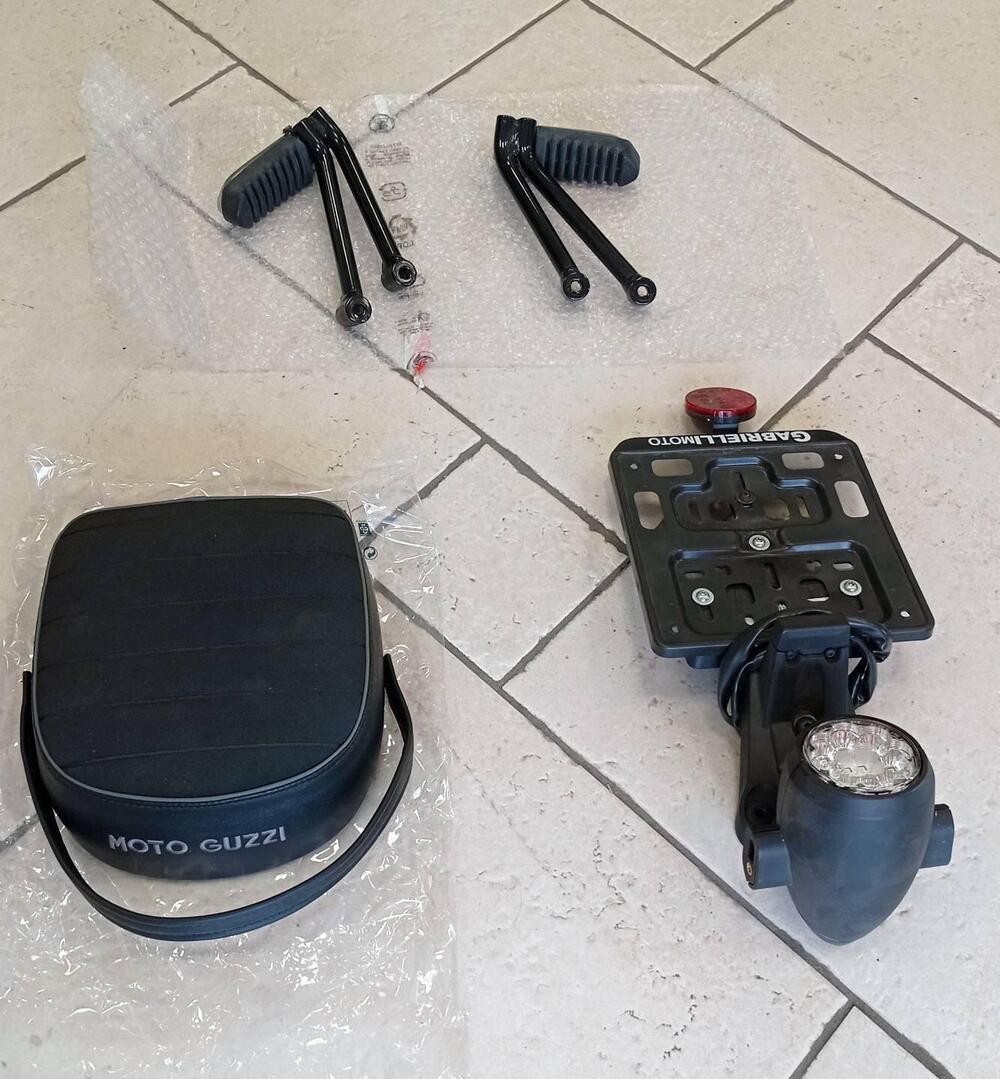 Moto Guzzi V9 Bobber Special Edition (2023 - 25) (15)