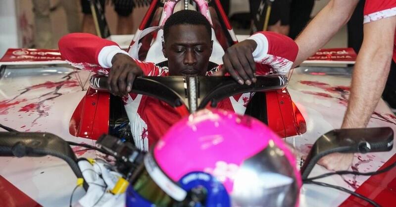 Khaby Lame, Izzy Hammond e altri influencer a bordo di una Formula E: perch&eacute; erano l&igrave; ed &egrave; una pessima idea per il motorsport