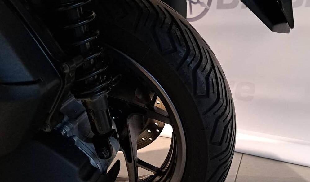 Yamaha X-Max 300 Tech Max (2021 - 24) (5)