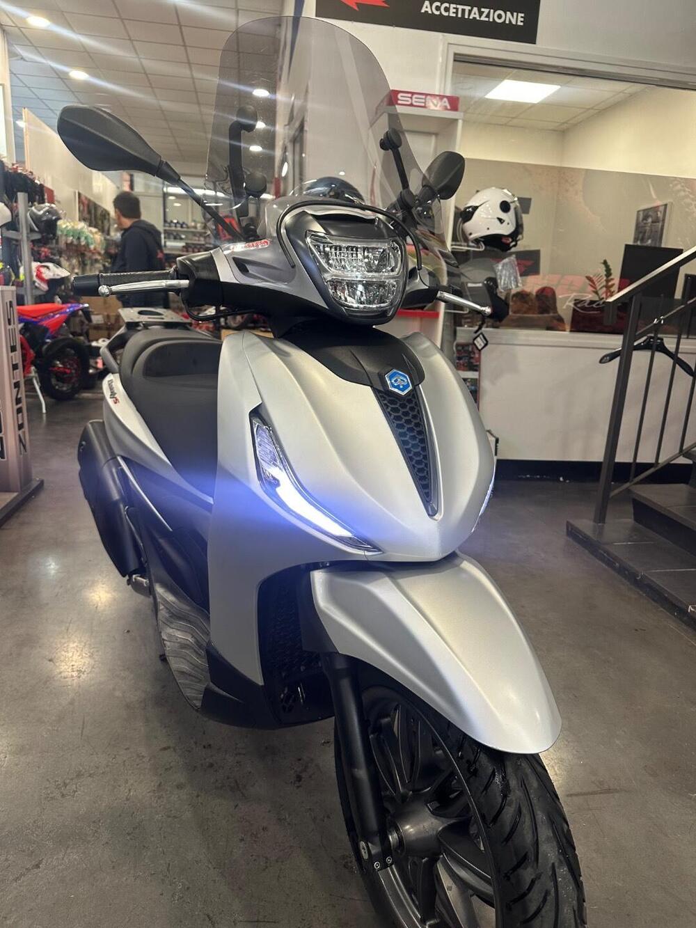 Piaggio Beverly 400 S ABS-ASR (2021 - 24) (2)