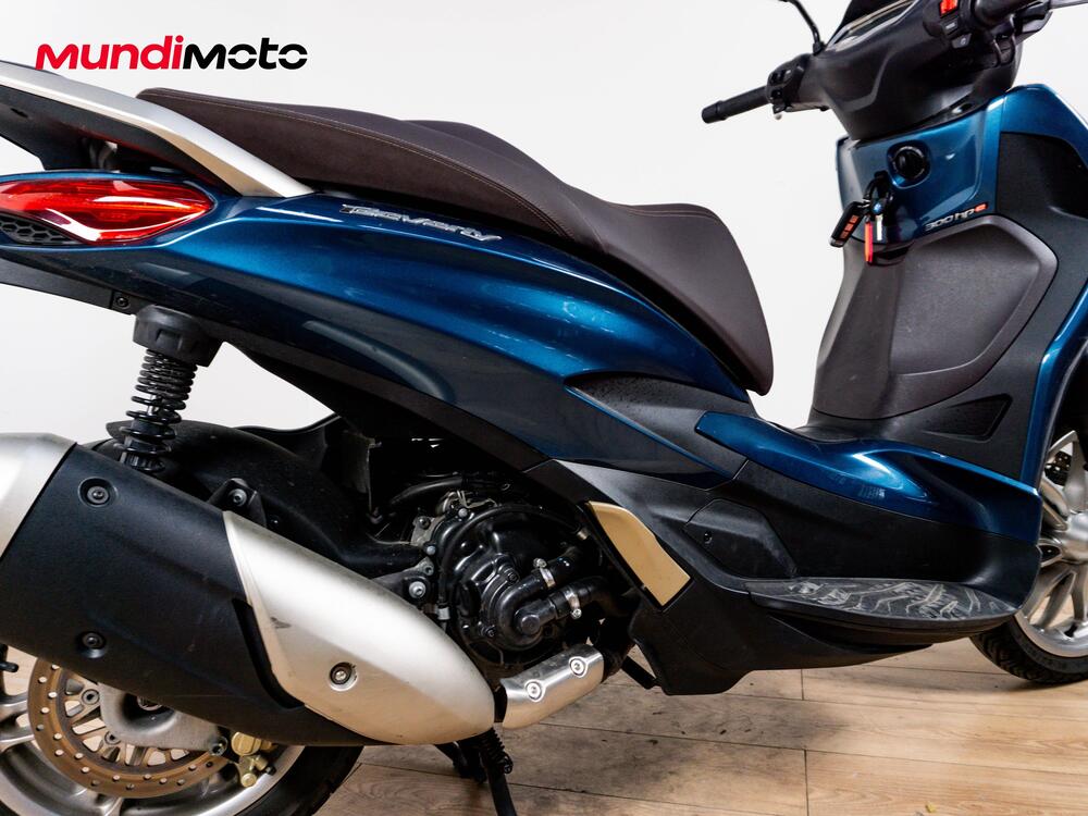Piaggio Beverly 300 Hpe (2021) (4)