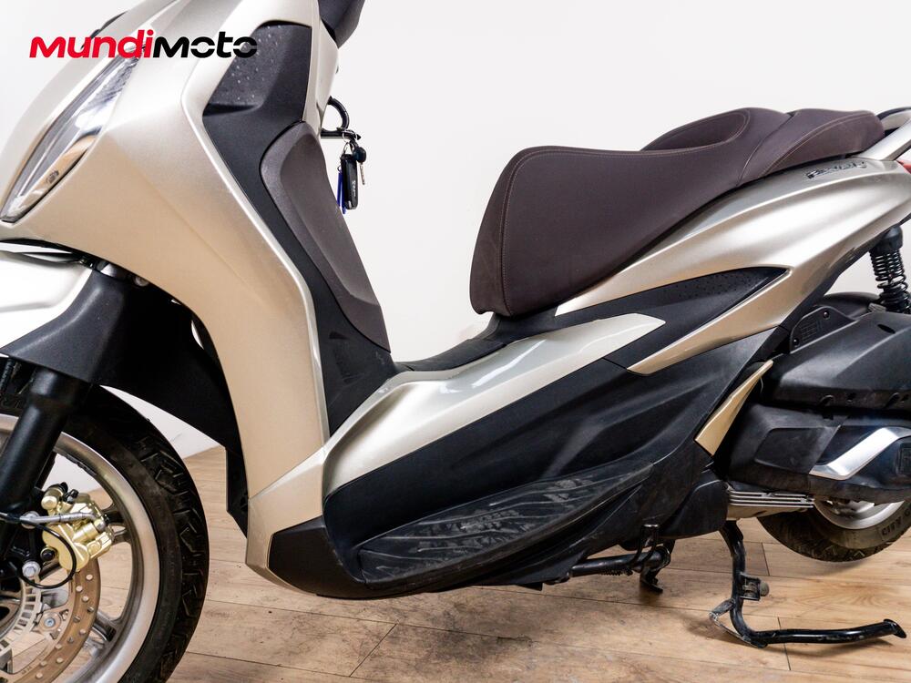 Piaggio Beverly 300 Hpe (2021) (9)