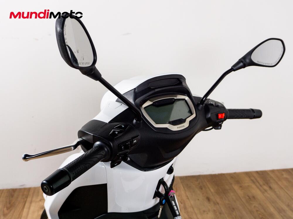 Piaggio Beverly 300 Hpe (2021) (11)