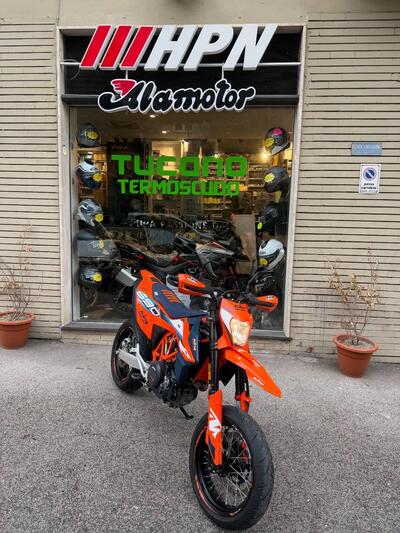 KTM 690 SMC R (2023 - 25) usata