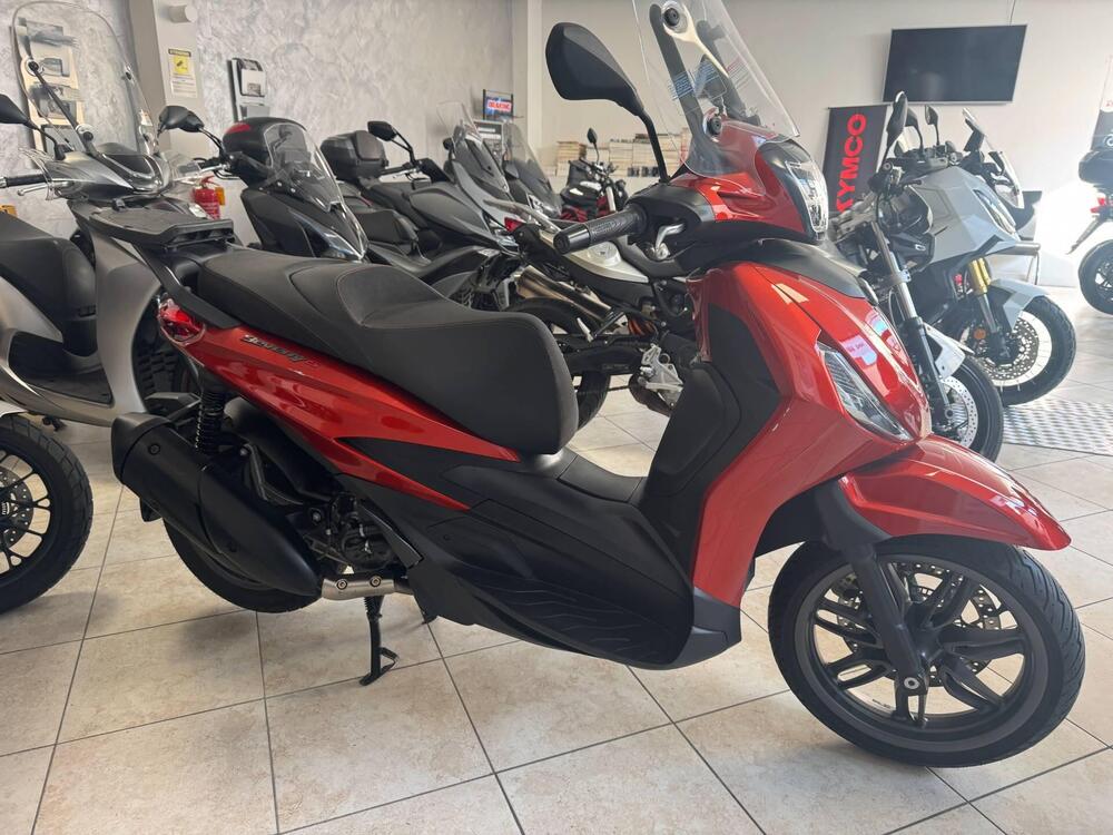 Piaggio Beverly 300 Hpe (2021) (2)