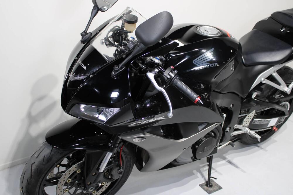 Honda CBR 600 RR (2007 - 08) (9)